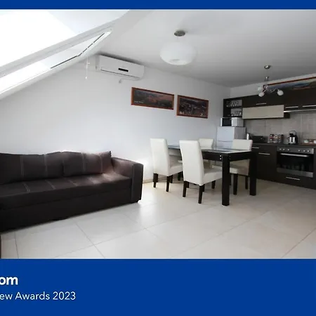 Apartment Blonde River Soter *