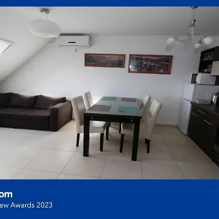 Blonde River Soter Apartment *